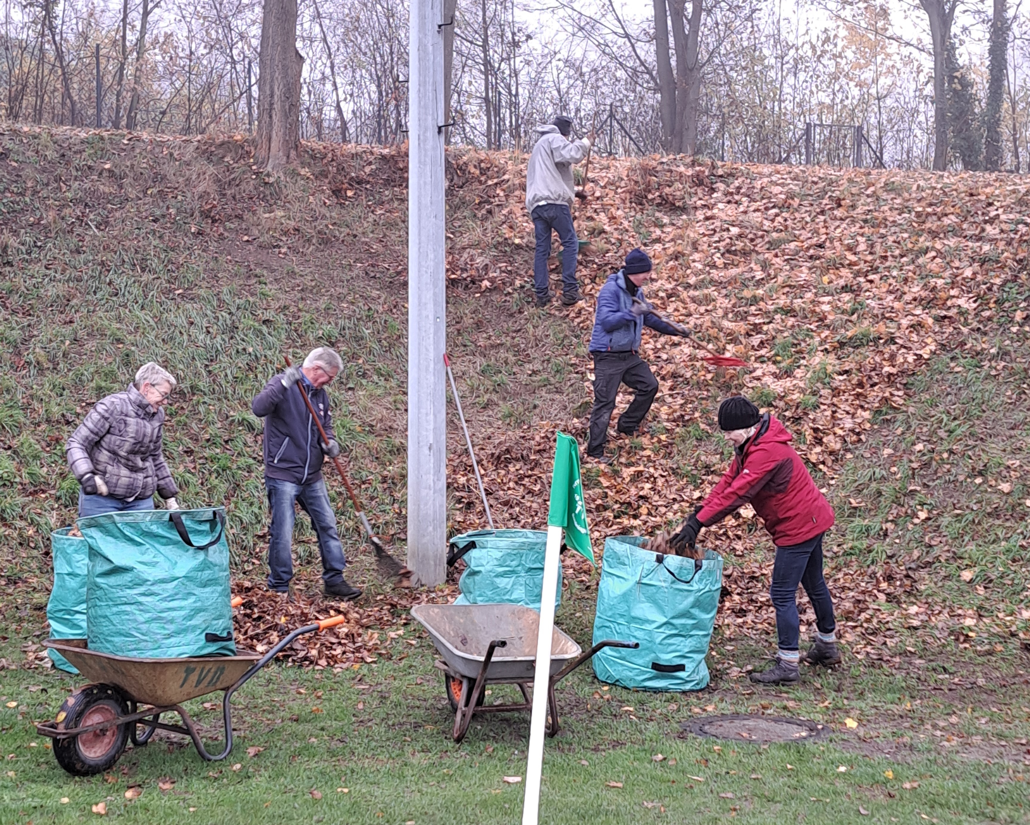 Platzarbeiten am Sportheim und TVB Platz